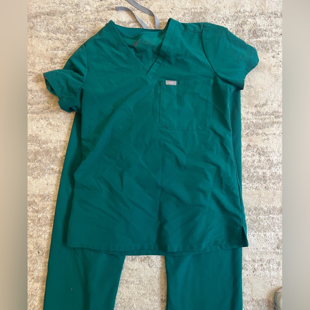 Figs scrub set - Livingston basic scrub bottoms & one pocket top - Hunter green